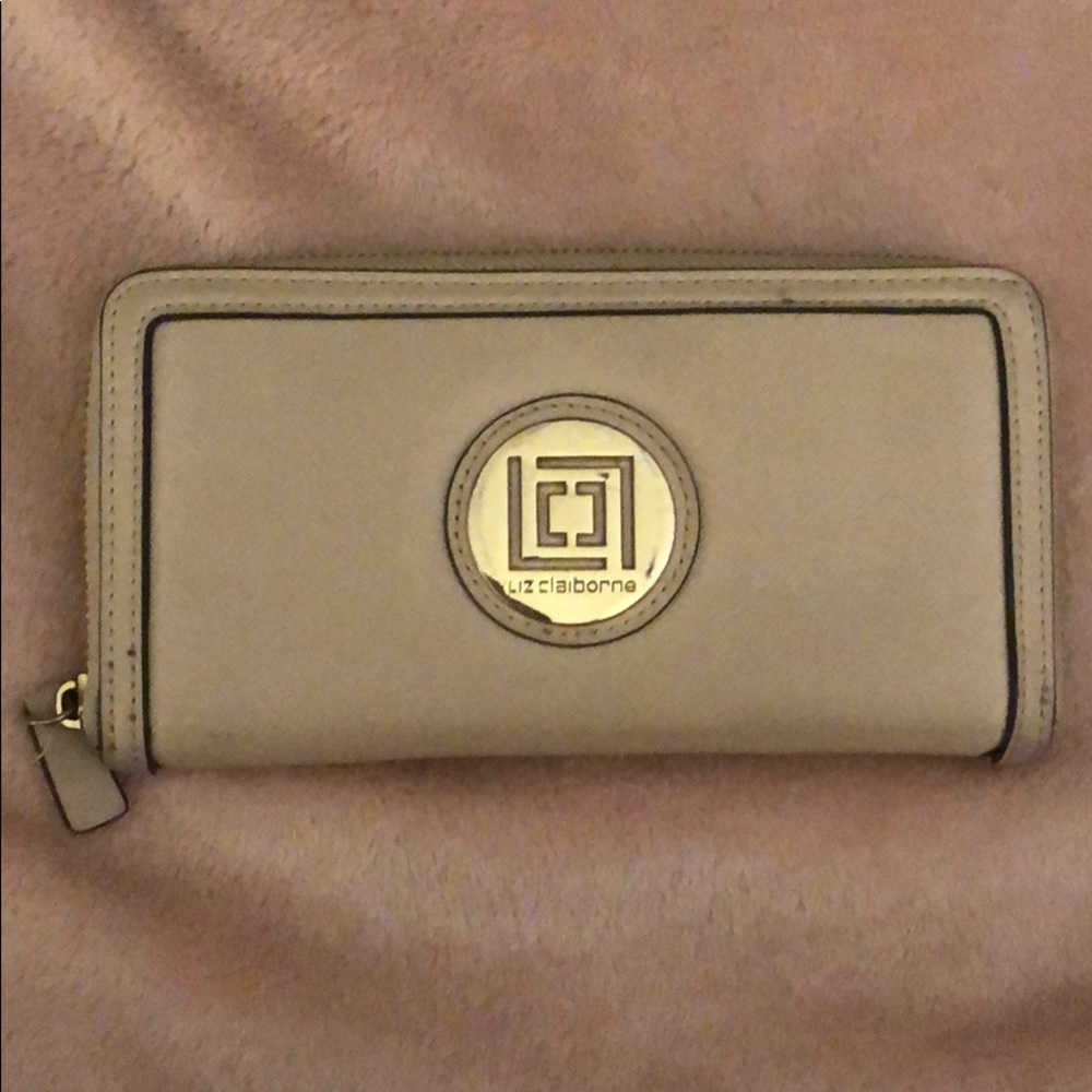 Liz Claiborne Cream Wallet